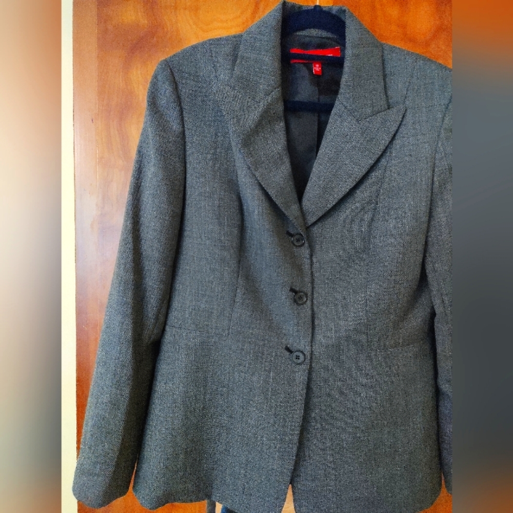 Anne Klein blazer. Tiny black and white checks. 3 buttons. Women's 10.